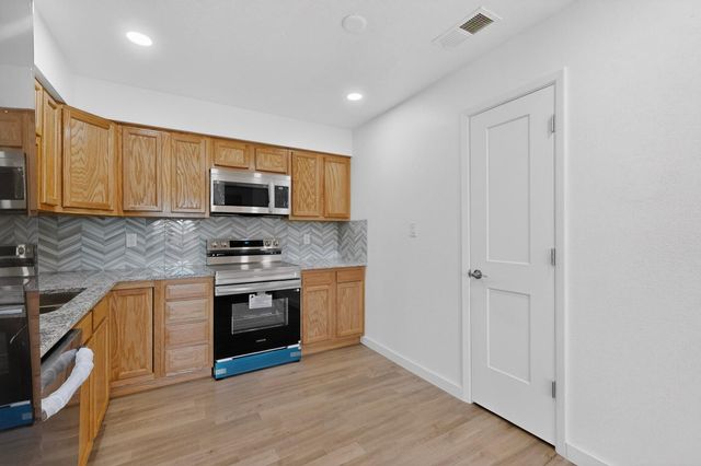 6008 Kilmer Avenue NW, Albuquerque, NM 87120