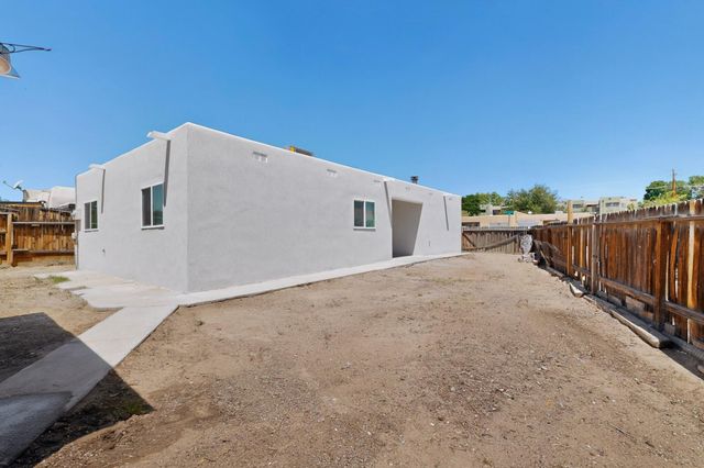 6008 Kilmer Avenue NW, Albuquerque, NM 87120