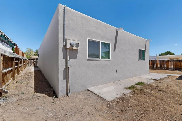 6008 Kilmer Avenue NW, Albuquerque, NM 87120