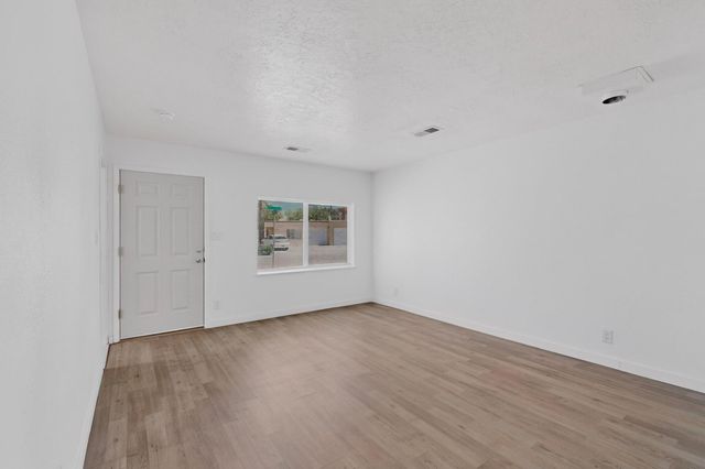 6008 Kilmer Avenue NW, Albuquerque, NM 87120