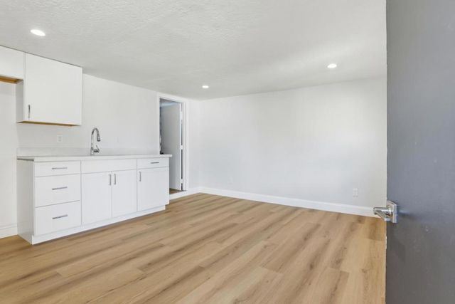 1361 Hillcrest Road, Hollister, CA 95023