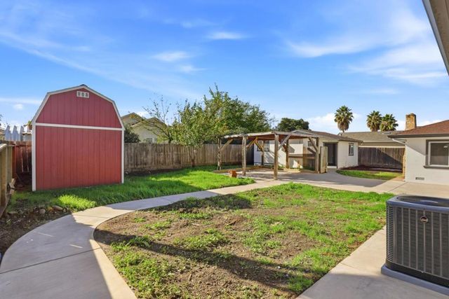 1361 Hillcrest Road, Hollister, CA 95023