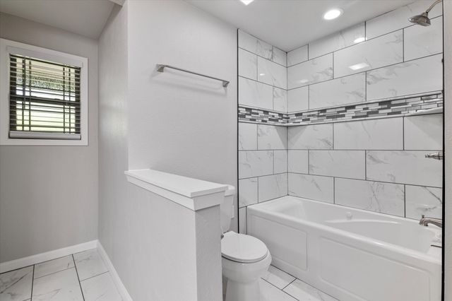 4321 Green Oak Drive, Granbury, TX 76048