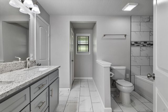 4321 Green Oak Drive, Granbury, TX 76048