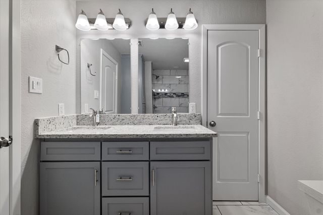 4321 Green Oak Drive, Granbury, TX 76048