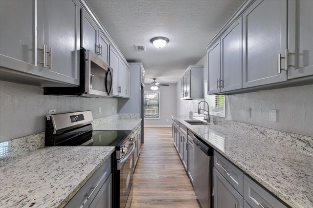 4321 Green Oak Drive, Granbury, TX 76048