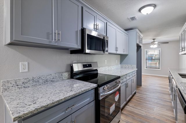 4321 Green Oak Drive, Granbury, TX 76048