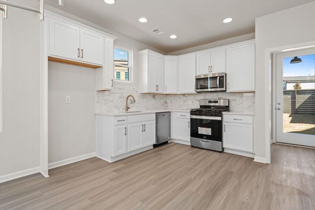 249 10th Street, Auburn, GA 30011