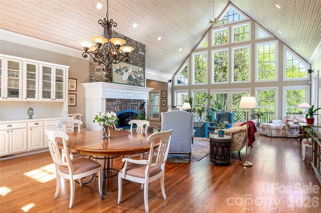 7 Ashley Road, Asheville, NC 28805