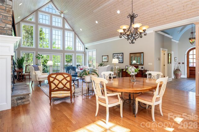 7 Ashley Road, Asheville, NC 28805