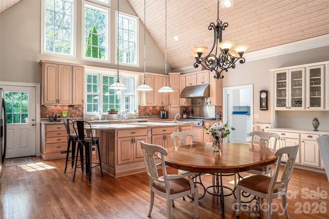 7 Ashley Road, Asheville, NC 28805