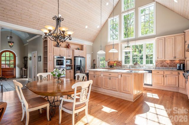 7 Ashley Road, Asheville, NC 28805
