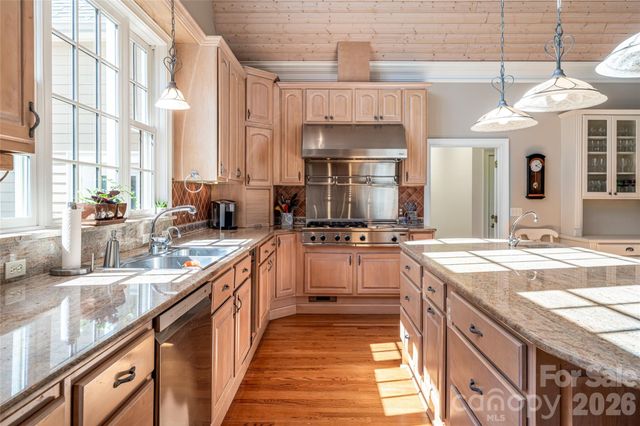 7 Ashley Road, Asheville, NC 28805