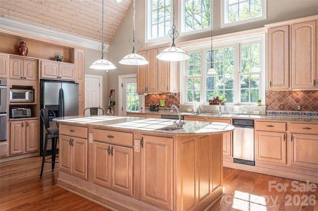 7 Ashley Road, Asheville, NC 28805
