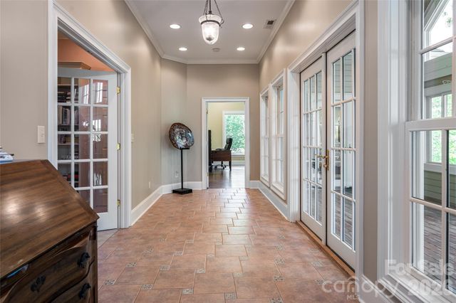 7 Ashley Road, Asheville, NC 28805