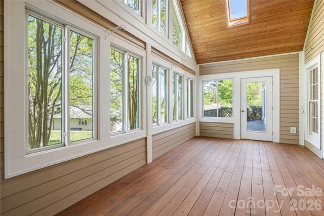 7 Ashley Road, Asheville, NC 28805