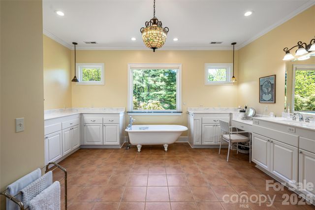 7 Ashley Road, Asheville, NC 28805