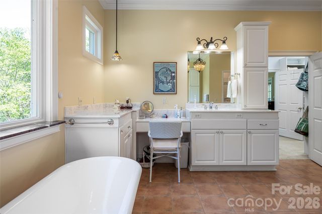 7 Ashley Road, Asheville, NC 28805