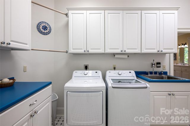 7 Ashley Road, Asheville, NC 28805