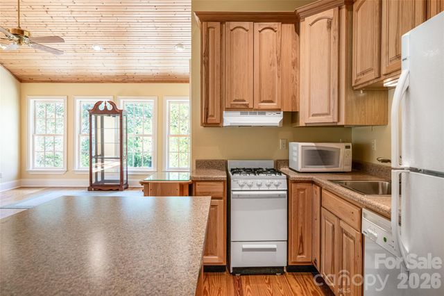 7 Ashley Road, Asheville, NC 28805