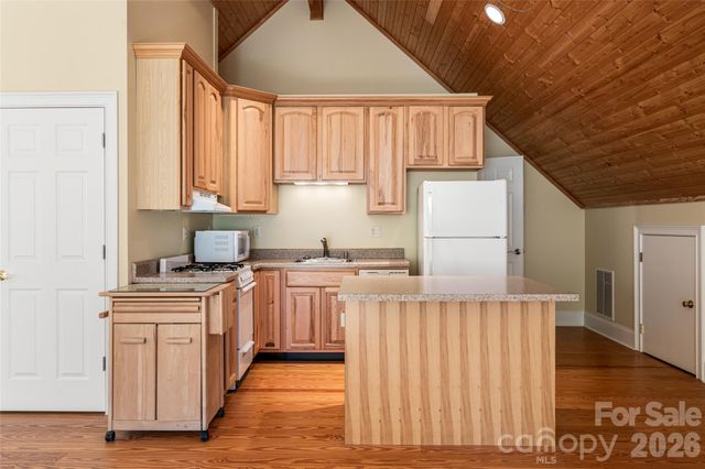 7 Ashley Road, Asheville, NC 28805