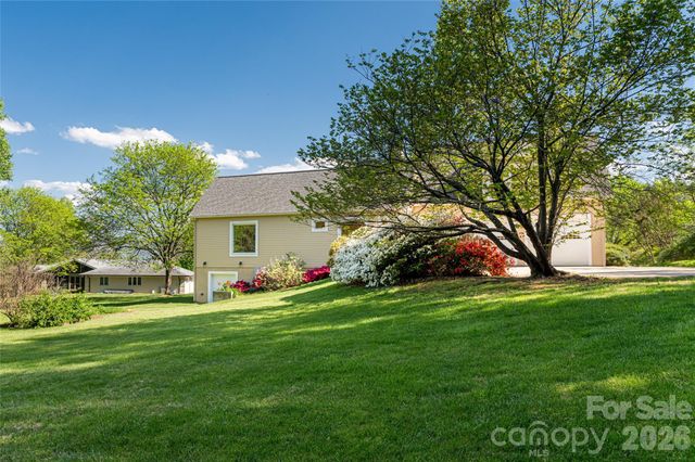 7 Ashley Road, Asheville, NC 28805