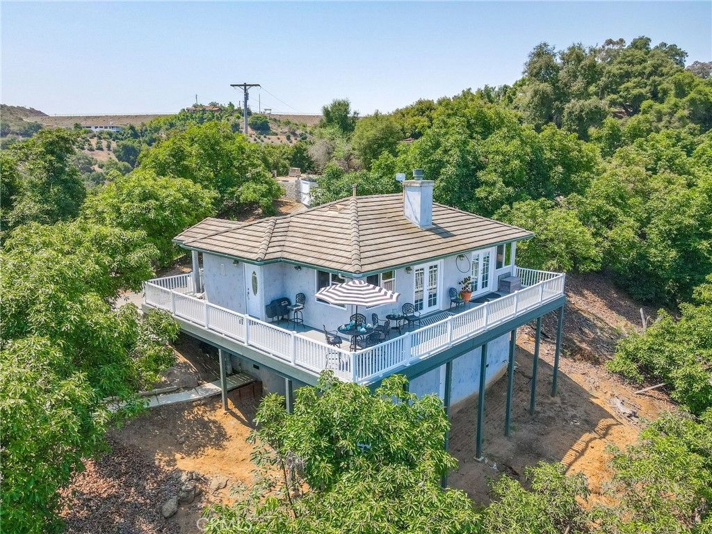 2125 Puerto Del Mundo, Fallbrook, CA 92028 — exterior