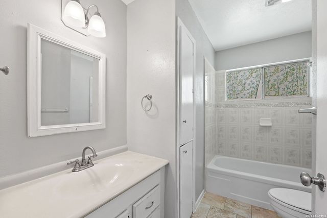 8306 Windover Dr, San Antonio, TX 78218