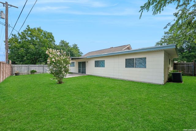 8306 Windover Dr, San Antonio, TX 78218