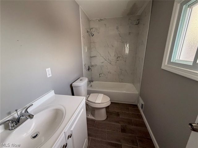 252 State Street, Struthers, OH 44471