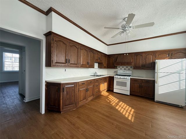 5 Wood Court 2nd Floor, Tarrytown, NY 10591