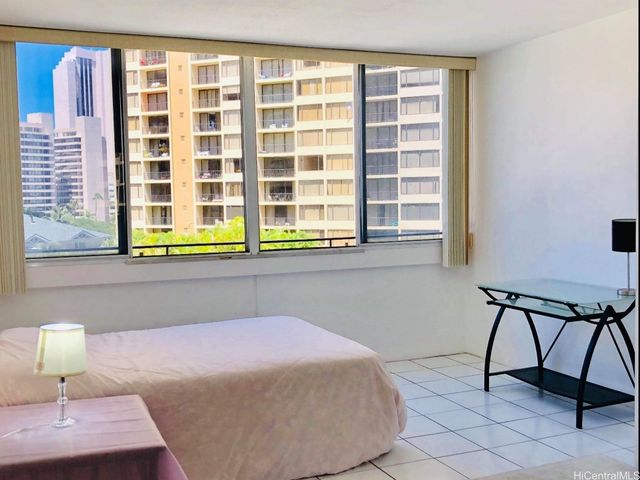 425 Ena Road 802C, Honolulu, HI 96815