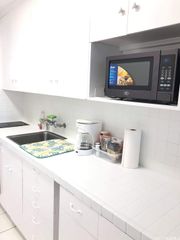 425 Ena Road 802C, Honolulu, HI 96815