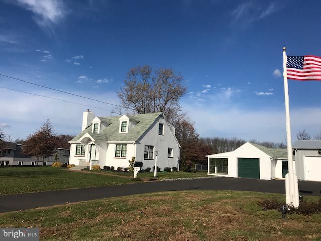 6091 KELLERS CHURCH RD, Pipersville, PA 18947