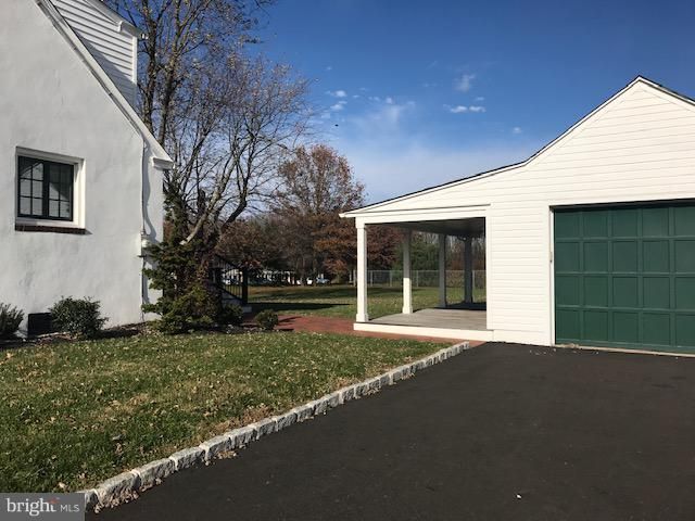 6091 KELLERS CHURCH RD, Pipersville, PA 18947