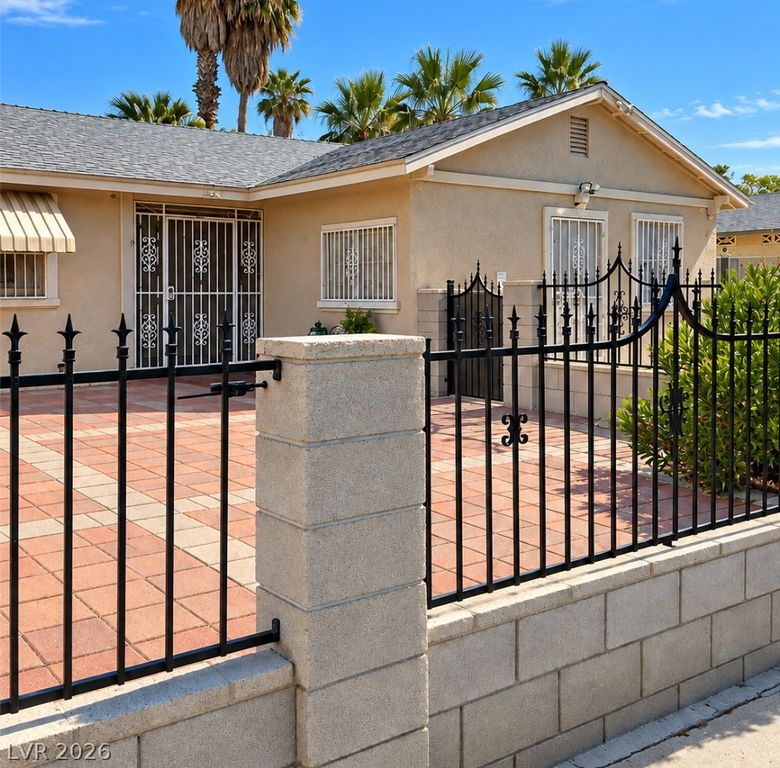 1684 Gateway Avenue, Las Vegas, NV 89104