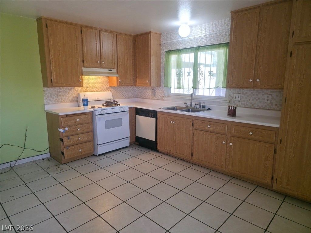 1684 Gateway Avenue, Las Vegas, NV 89104 — photo 2