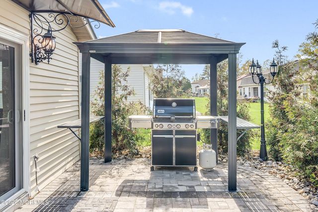 11 Hansom Lane, Marlboro, NJ 07726