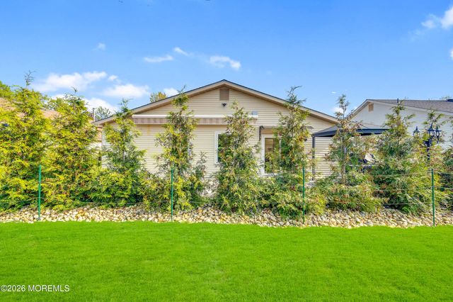 11 Hansom Lane, Marlboro, NJ 07726
