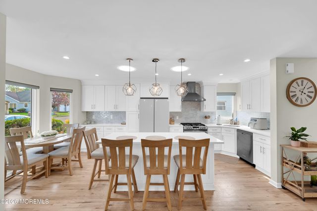 11 Hansom Lane, Marlboro, NJ 07726