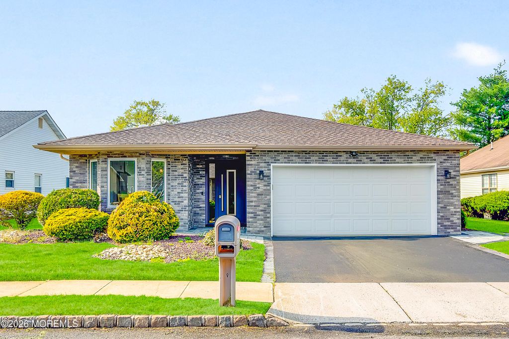 11 Hansom Lane, Marlboro, NJ 07726