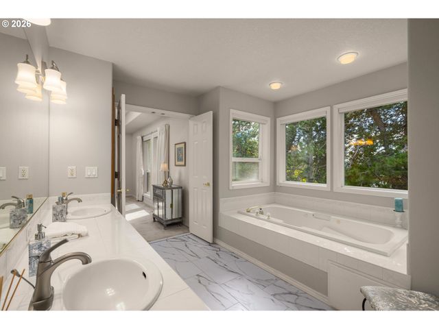 12727 Sw 60TH Ct, Portland, OR 97219