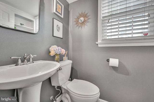 30 GLEN MOORE CIR, Lancaster, PA 17601