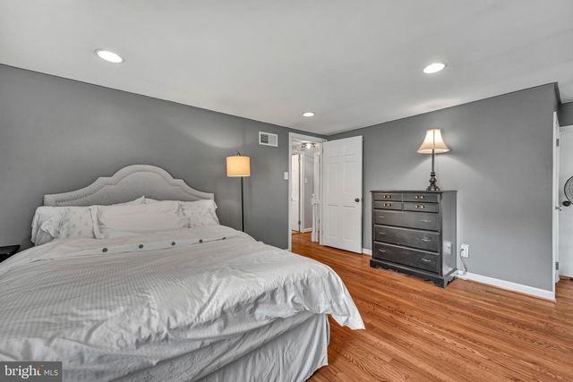 30 GLEN MOORE CIR, Lancaster, PA 17601