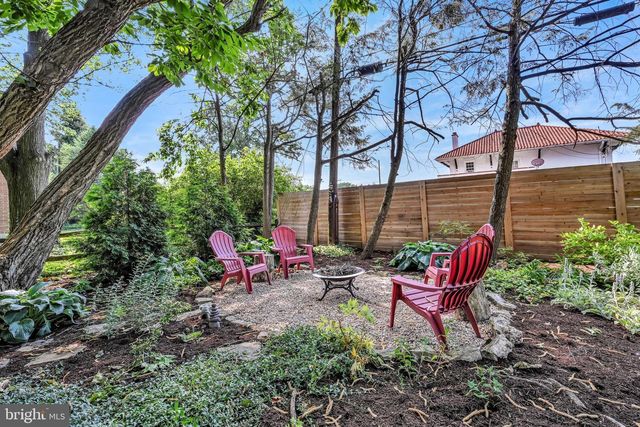 30 GLEN MOORE CIR, Lancaster, PA 17601