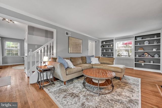 30 GLEN MOORE CIR, Lancaster, PA 17601