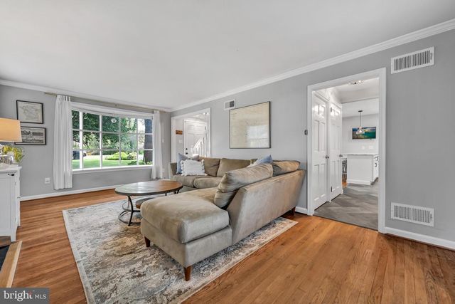 30 GLEN MOORE CIR, Lancaster, PA 17601
