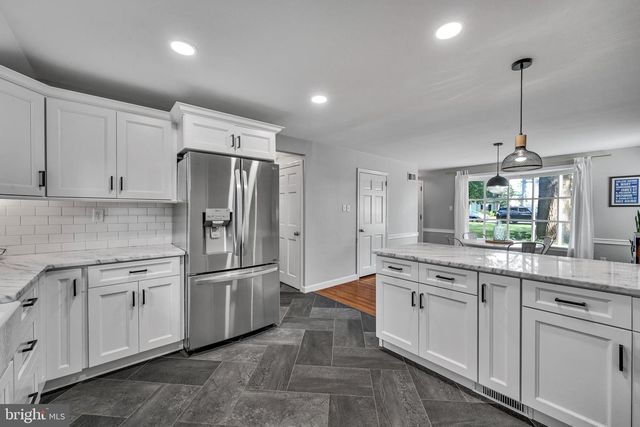 30 GLEN MOORE CIR, Lancaster, PA 17601