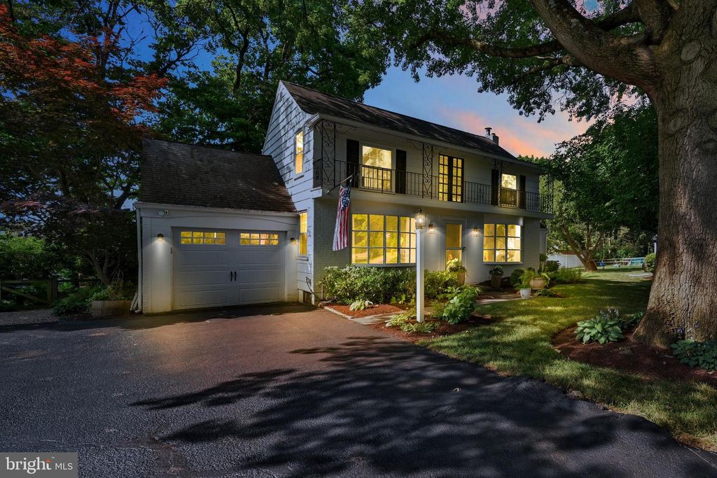 30 GLEN MOORE CIR, Lancaster, PA 17601