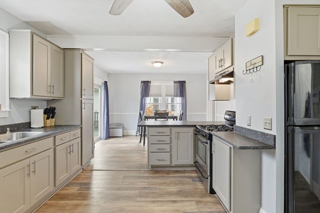 43 Thorndyke St, Springfield, MA 01118